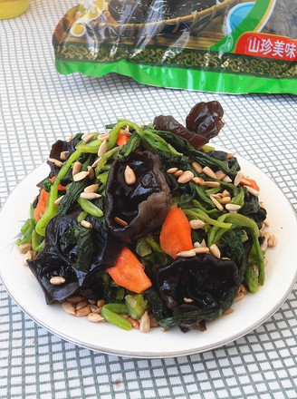 Spinach with Black Fungus recipe