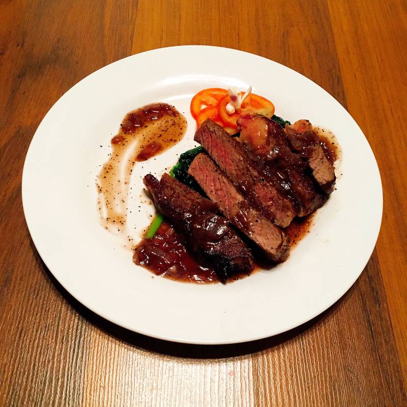 Steak with Red Wine and Black Pepper Sauce recipe