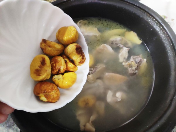 Pork Stomach Chestnut Chicken Soup recipe