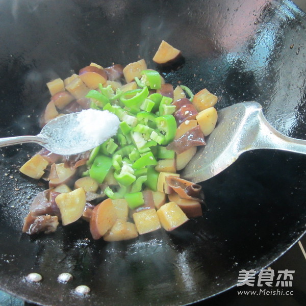 Fried Eggplant with Green Pepper and Fungus recipe