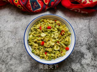 Stir-fried Sophora Japonica with Garlic Cloves and Pepper recipe