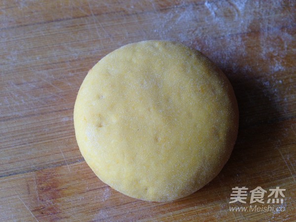 Little Yellow Man Lotus Paste Bun recipe