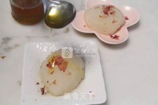 Good Medicine for Relieving Cough and Moisturizing The Lungs-stewed Sydney with Honey and Rock Sugar recipe