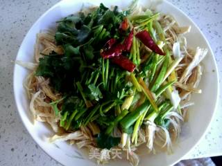Spicy Chicken Shredded with Cold Sauce recipe