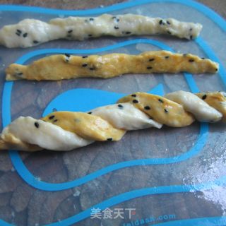 Two-color Sesame Twist recipe