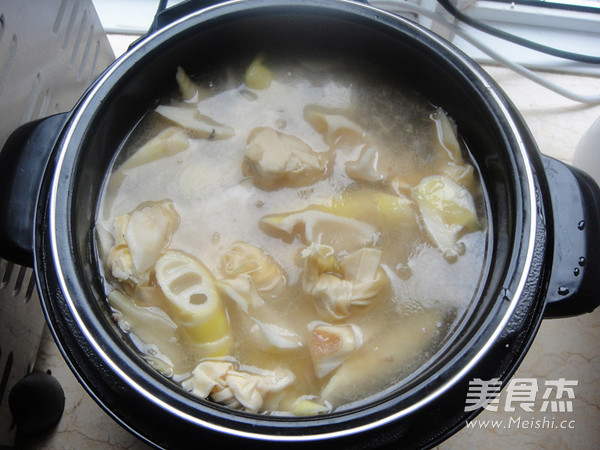 Salted Pork Trotters and Fresh Bamboo Shoots in Clay Pot recipe