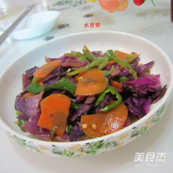 Stir-fried Carrot Slices with Purple Cabbage recipe