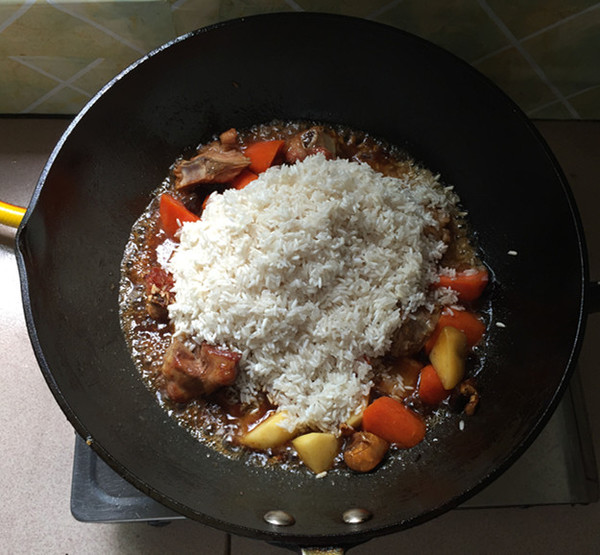 Braised Rice with Pork Ribs and Mixed Vegetables recipe