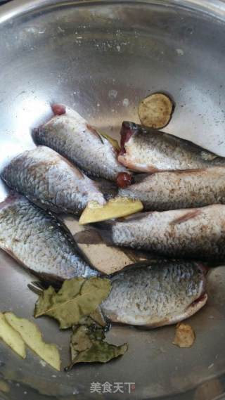 Crispy Crucian Fish Canned Version recipe