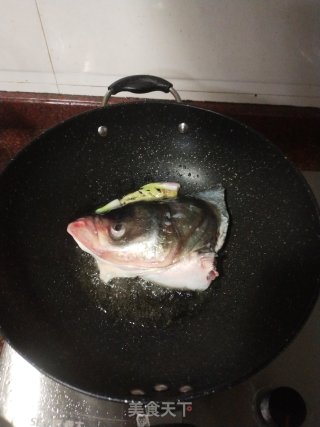 Tomato Mushroom Fish Head Tofu Pot recipe