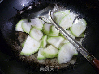 Stir-fried Pugua with Oily Gluten recipe