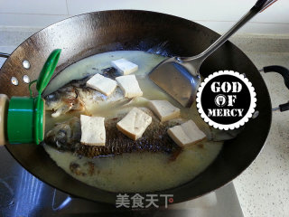 National Confinement Meal at The Chinese Table = Crucian Tofu Soup for The Second Child recipe