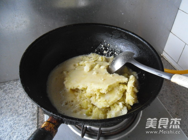 Mashed Potatoes with Cheese Egg Yolk recipe