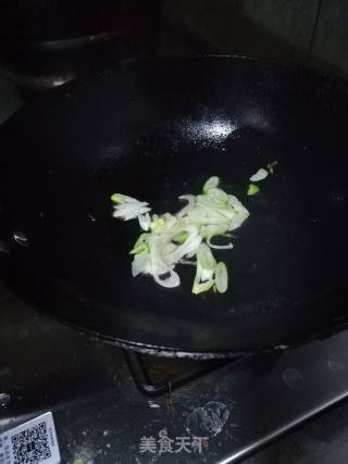 Stir-fried Tofu with Parsley recipe