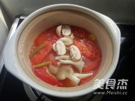 Clam Soup with Assorted Tomatoes recipe