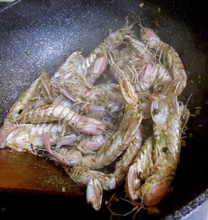 Non-fried Version of Salt and Pepper Skin Shrimp and Cleverly Plucked Shrimp Shell recipe