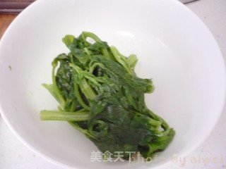 Celery Leaves with Minced Garlic recipe