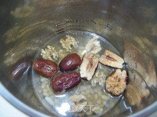 Peanut Soy Milk with Walnuts, Red Dates recipe