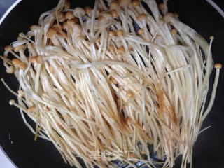 Pan-fried Five Spice Spicy Enoki Mushroom recipe