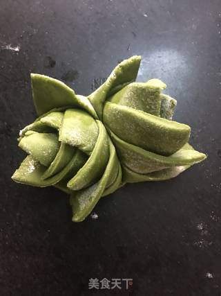 Barley Grass Succulent Steamed Buns recipe