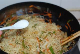 Stir-fried Chicken Noodles-home-cooked Fried Noodles Highly Praised by The Family recipe