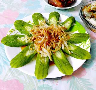 Dry Whitebait Steamed Loofah recipe