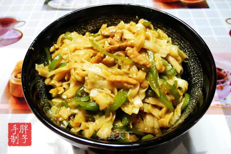 Fried Noodles with Green Pepper and Pork recipe