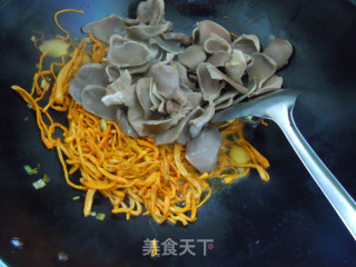 [stir-fried Duck Gizzards with Cordyceps Flower]---fifth New Year’s Eve Dish "golden Land" recipe