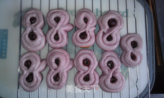 Purple Sweet Potato and Red Date "8" Scroll recipe