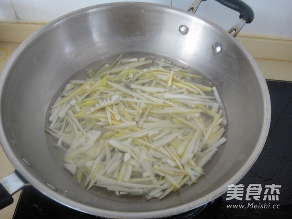 Stir-fried Shredded Pork with Bamboo Shoots recipe