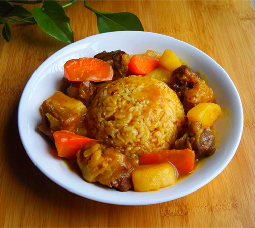 Stir-fried Rice Curry Beef Rice Topped with Rice recipe