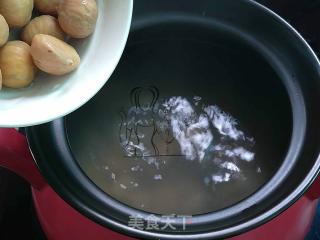 Lean Meat Soup with Dried Radish, Oyster Sauce and Chestnut recipe