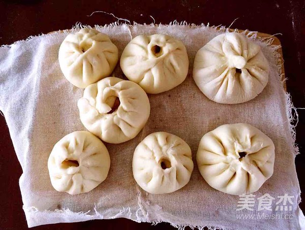 Milk-flavored Radish Shredded Pork Buns recipe