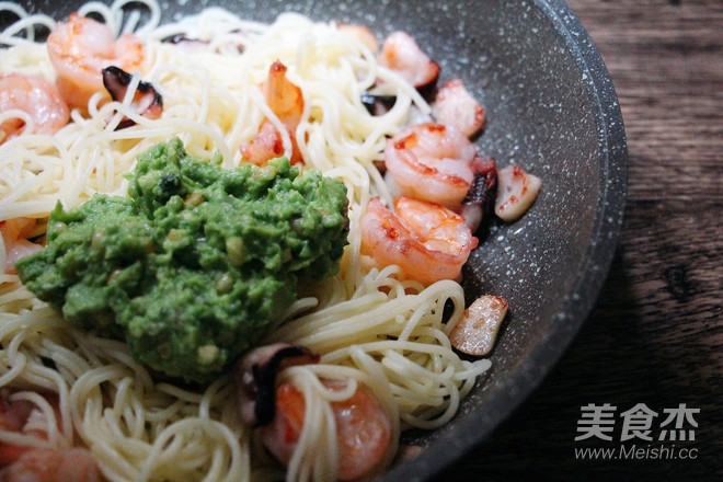 Seafood Spaghetti with Avocado Green Sauce recipe