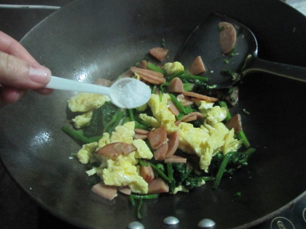 Scrambled Eggs with Spinach Sausage recipe