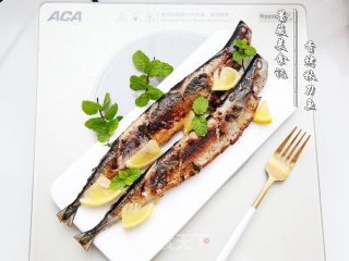 The Saury Costing Two Bucks is So Delicious that You Can Rush to Eat It When It is Grilled. It is So Fragrant and Drooling~ recipe