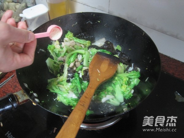 Stir-fried Broccoli with Lily recipe