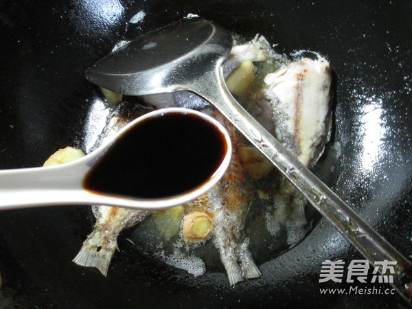 Black Pomfret with Soy Sauce recipe