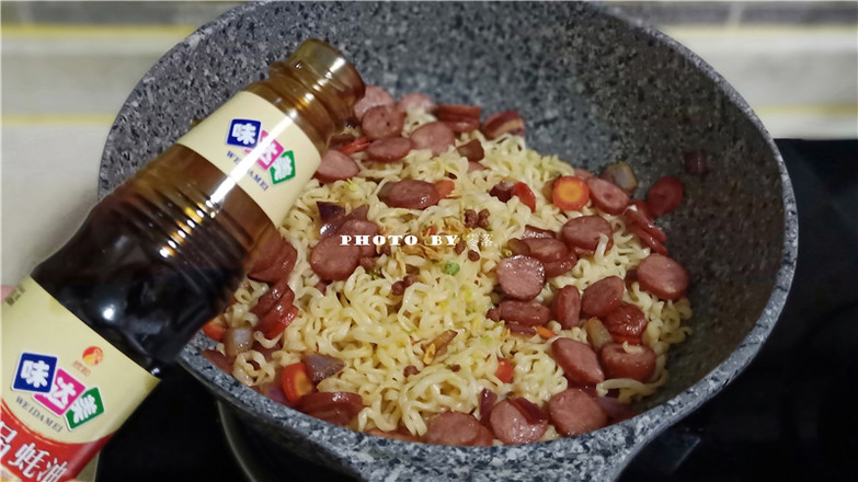 Bawang Supermarket丨fried Noodles with Beef Sausage recipe