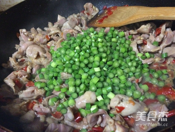 Stir-fried Chicken Gizzards with Garlic and Pickled Peppers recipe