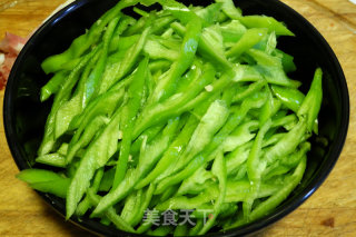 Fried Noodles with Green Pepper and Pork recipe