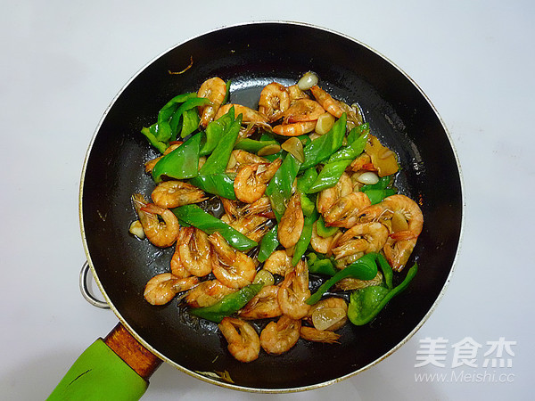 Stir-fried Shrimp with Green Pepper recipe