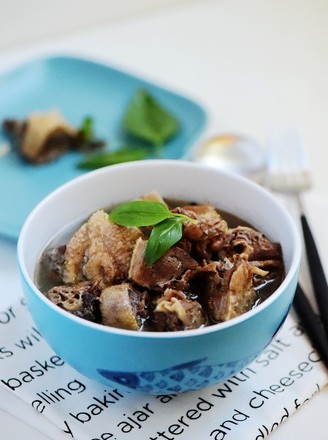 Stewed Goose with Clear Broth and Basil