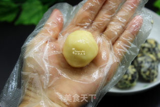 Cantonese-style Lemon Five-core Mooncake recipe