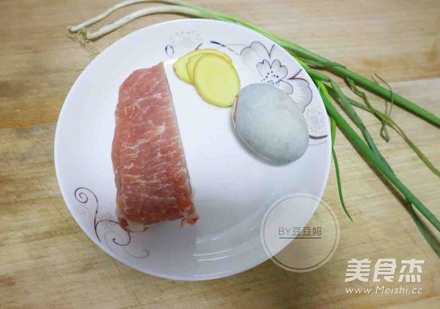 Warm Stomach Congee with Preserved Egg and Lean Pork recipe