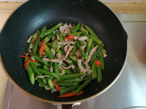 Asparagus Stir-fried Pork recipe