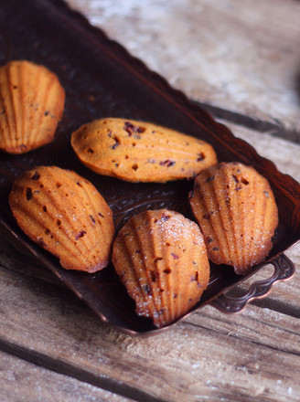 Caramelized Cranberry Madeleine recipe