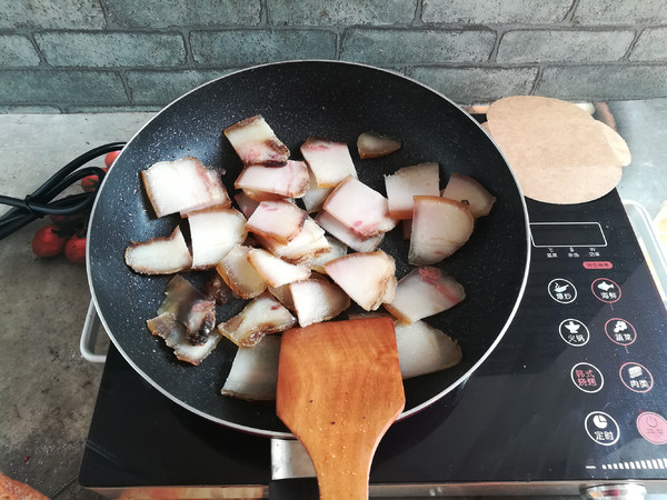 Stir-fried Bacon with Wild Celery recipe