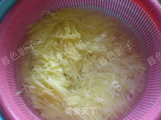 Stir-fried Potato Shreds with Leeks recipe