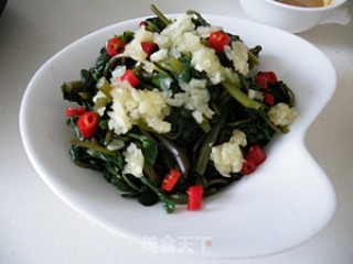Purslane with Garlic and Hemp Sauce recipe